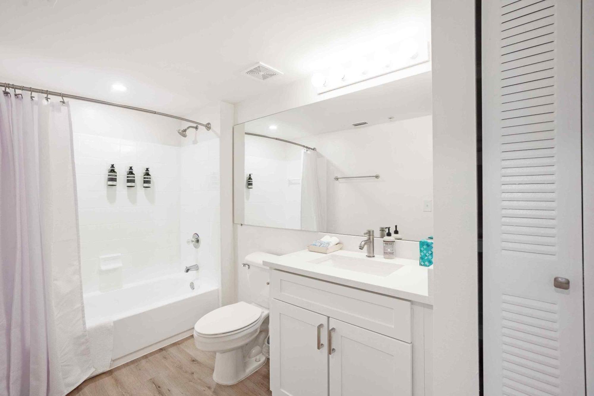 Stunning Centrally Located Apartments At New River Cove In South Florida 포트 로더데일 외부 사진